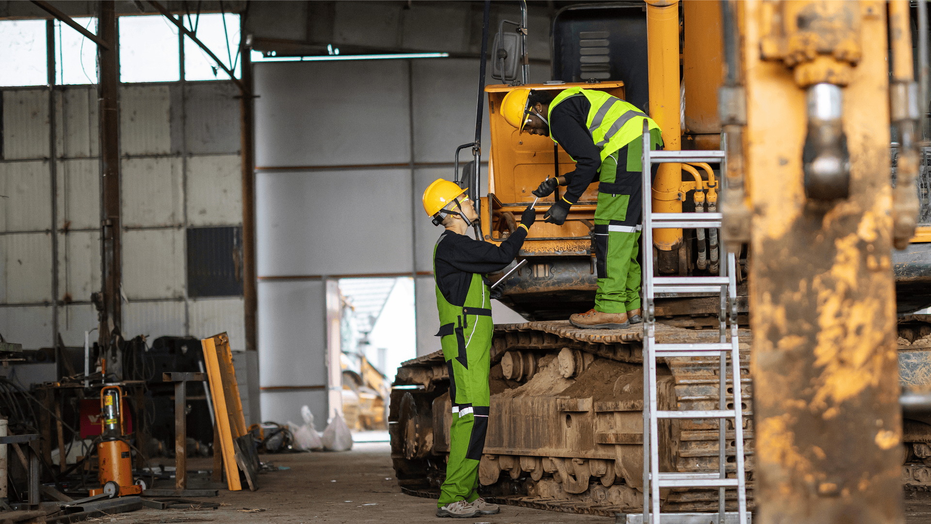 LMS for Construction & Trades Training | Litmos Image