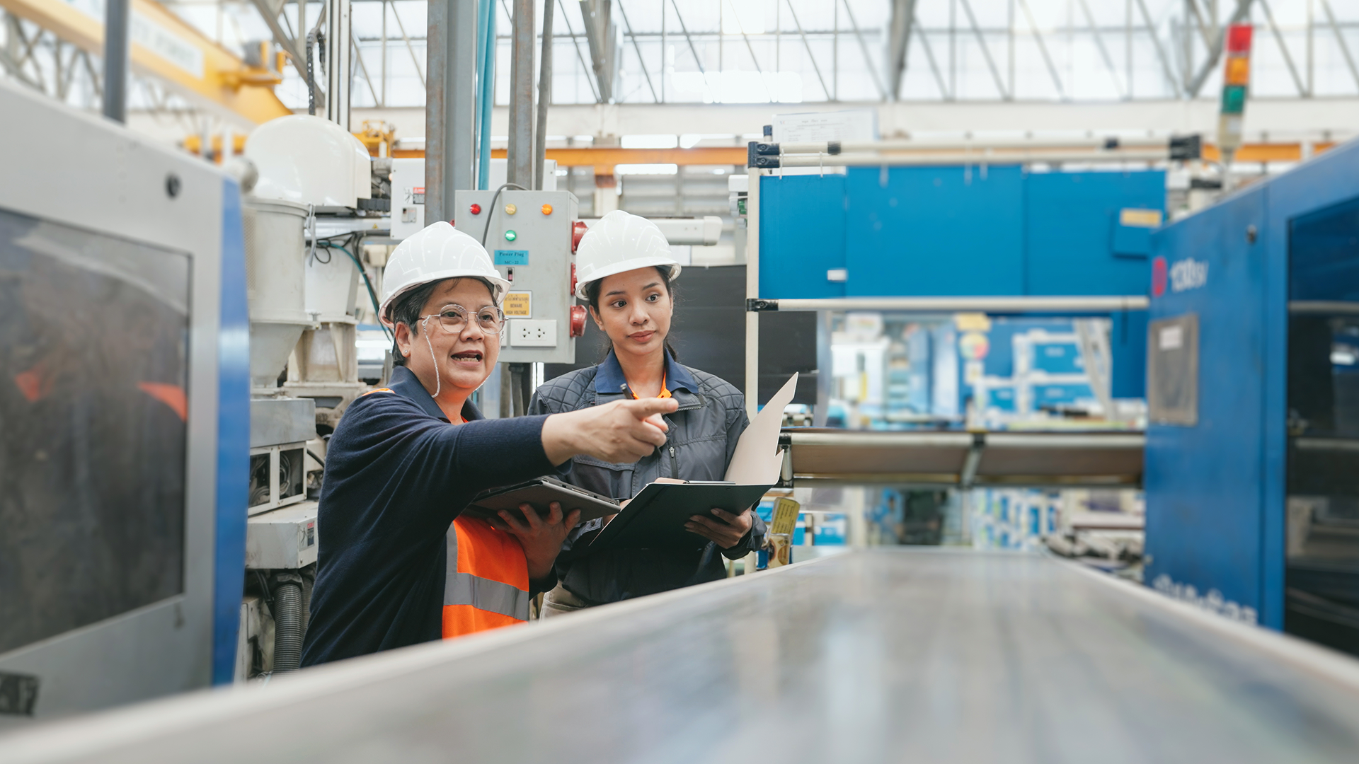 LMS for Manufacturing Companies | Litmos Image